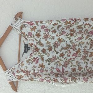 White sleeveless Top